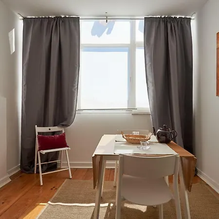 Charming Apartment Em Belem-Books And Canvas Lisbon Exterior photo