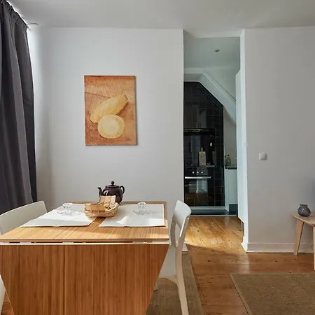 Charming Apartment Em Belem-Books And Canvas Lisbon Exterior photo