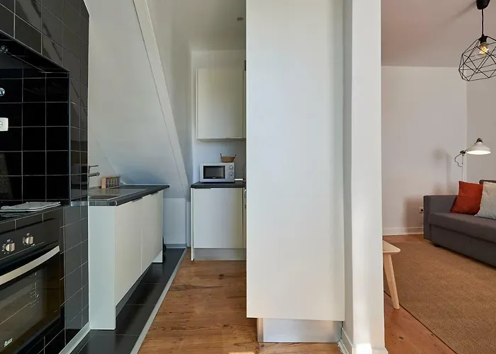 Charming Apartment Em Belem-Books And Canvas