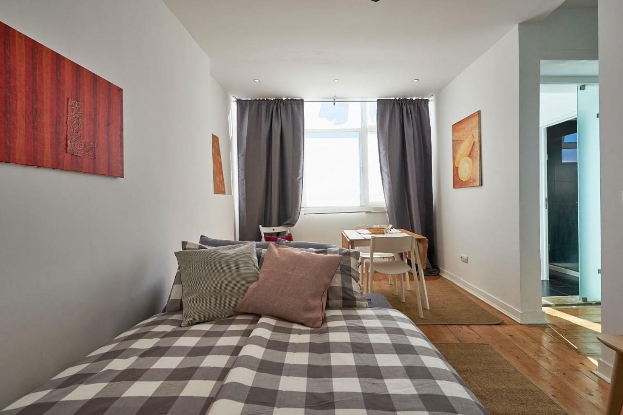 Charming Em Belem-books And Canvas Apartment