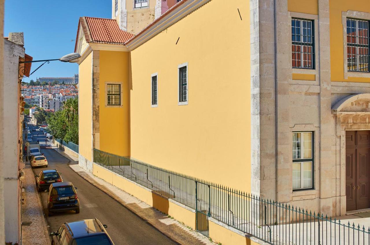 Charming Em Belem-books And Canvas * Lisbon