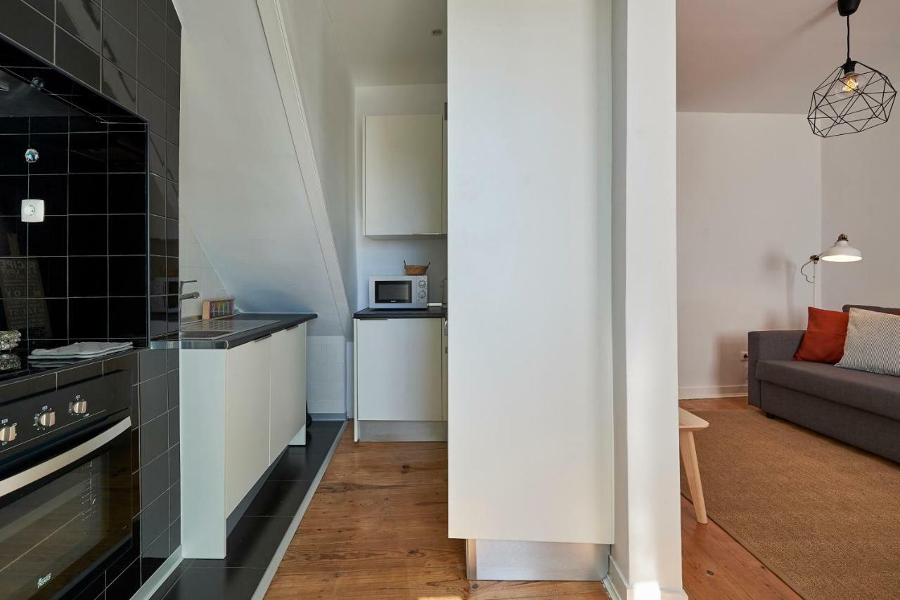 Apartment Charming Em Belem-books And Canvas *